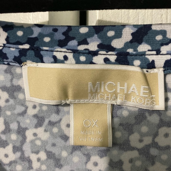 Top - Picture 2 of 3